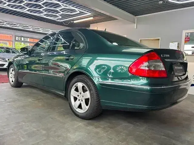 Gebraucht Mercedes E280 Elegance 231 PS (169 kW) 2007 Periklasgruen  lack Limousine