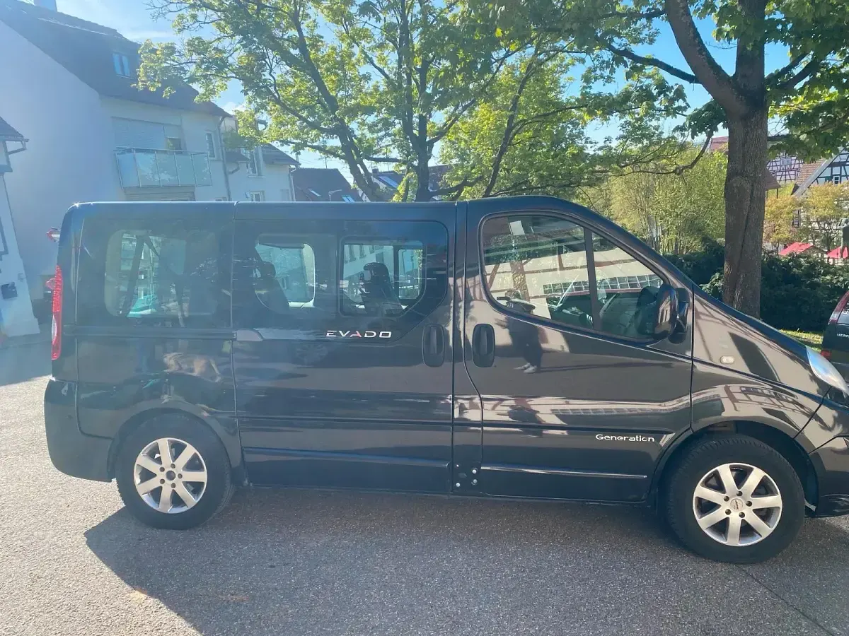 Gebraucht Renault Trafic 146 PS (107 kW) 2010 Schwarz Van / Kleinbus