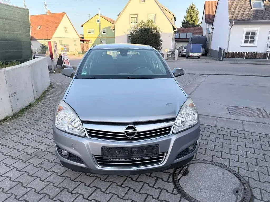 Usata Opel Astra Edition 116 CV (85 kW) 2008 Argento Berlina