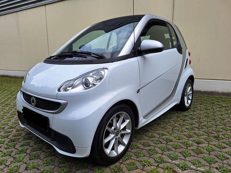 Weiß Gebraucht 2014 Smart ForTwo Electric Drive Coupé | 6.800 € (Etwas zu teuer) - Bild 1/4