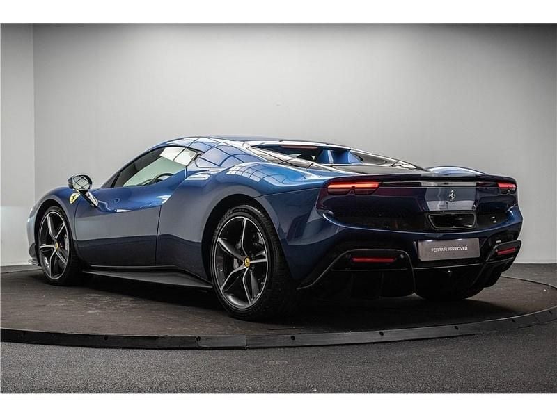 Gebraucht Ferrari 296 901 PS (662 kW) 2024 Blau Cabrio