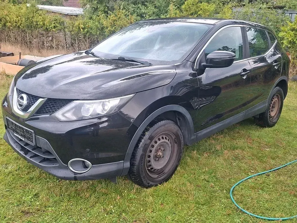 Gebraucht Nissan Qashqai Acenta 116 PS (85 kW) 2016 Schwarz SUV