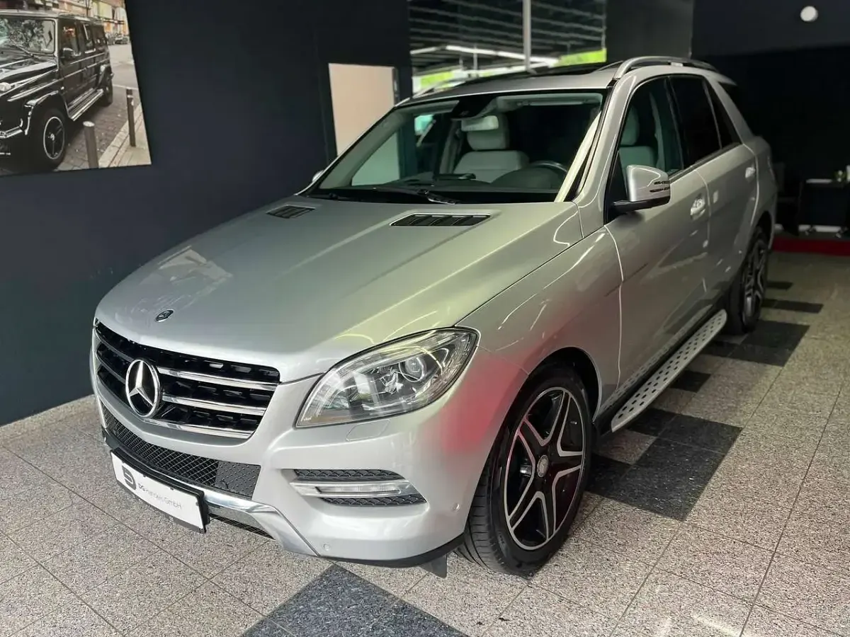 Gebraucht Mercedes ML350 AMG line 258 PS (189 kW) 2012 Iridiumsilber  metalliclack SUV