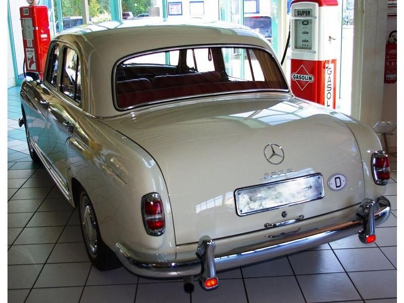 Gebraucht Mercedes 220 106 PS (77 kW) 1958 Weiß Limousine