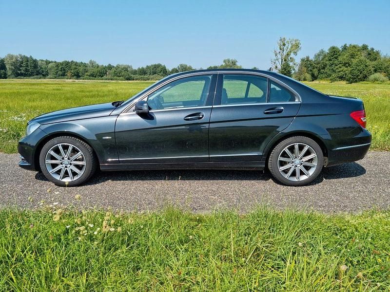 Schwarz Gebraucht 2011 Mercedes C180 Avantgarde Limousine | 11.500 € (Fairer Preis) - Bild 1/4