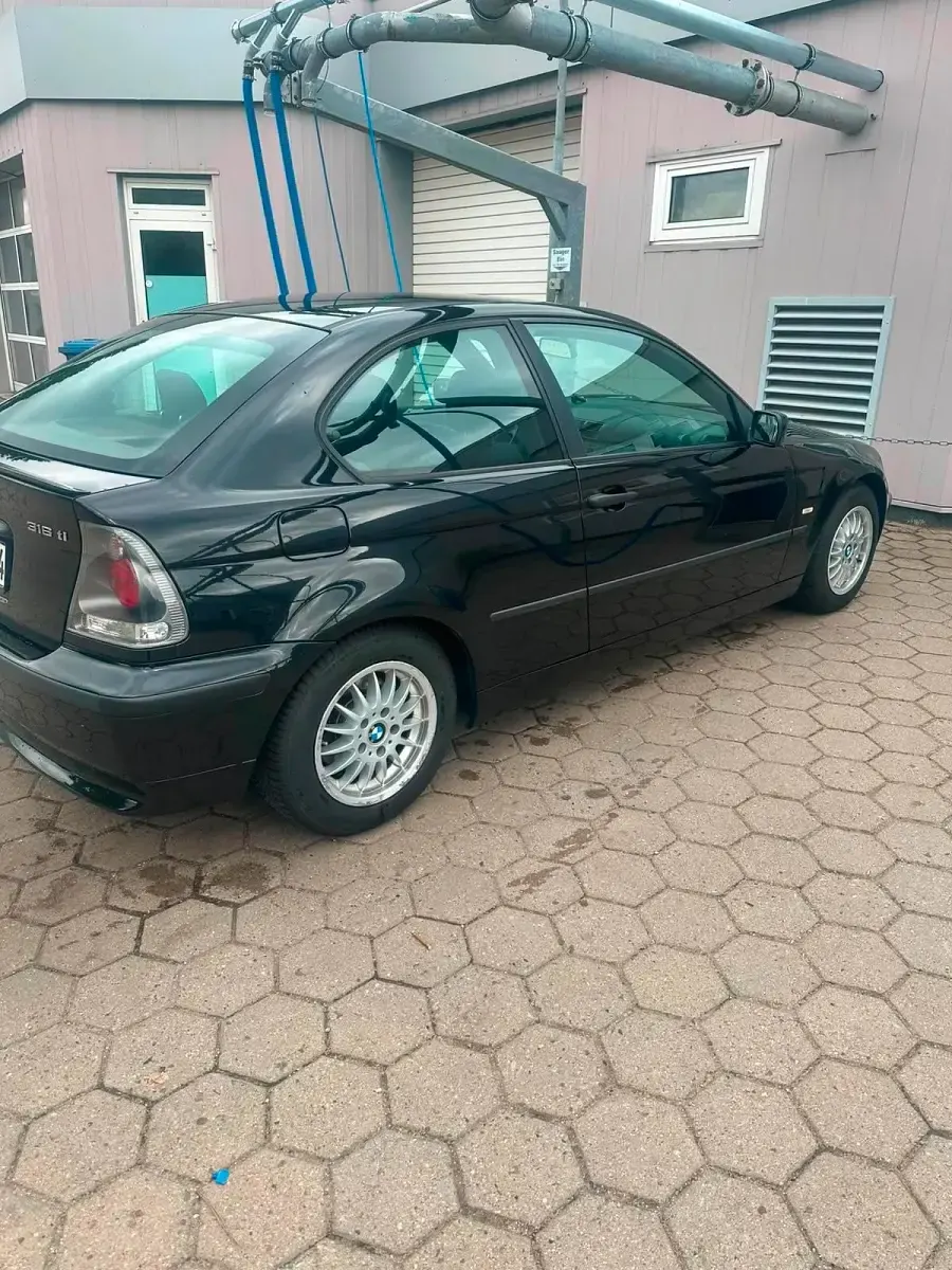 Gebraucht BMW 316 Compact 116 PS (85 kW) 2002 Schwarz Kleinwagen
