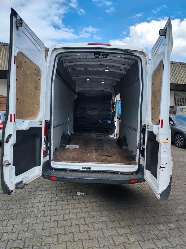 Second-hand Ford Transit 170 CP (125 kW) 2016 Alb Monovolum