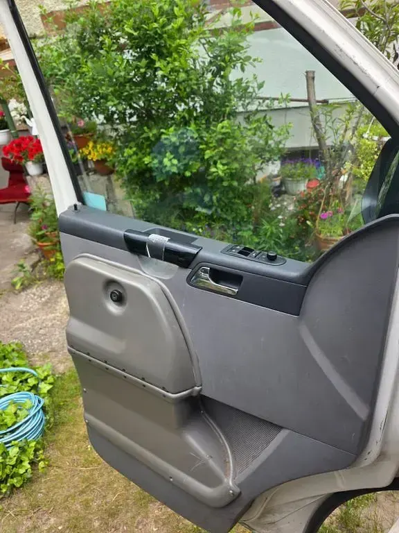 Używany VW Caravelle 105 KM (77 kW) 2005 Biały Van