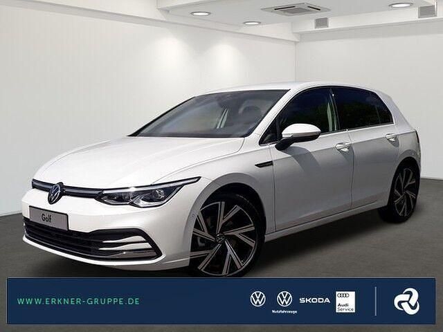 Oryxweiß perlmutteffekt Gebraucht 2023 VW Golf VIII Style Limousine | 33.879 € (Teuer) - Bild 1/4