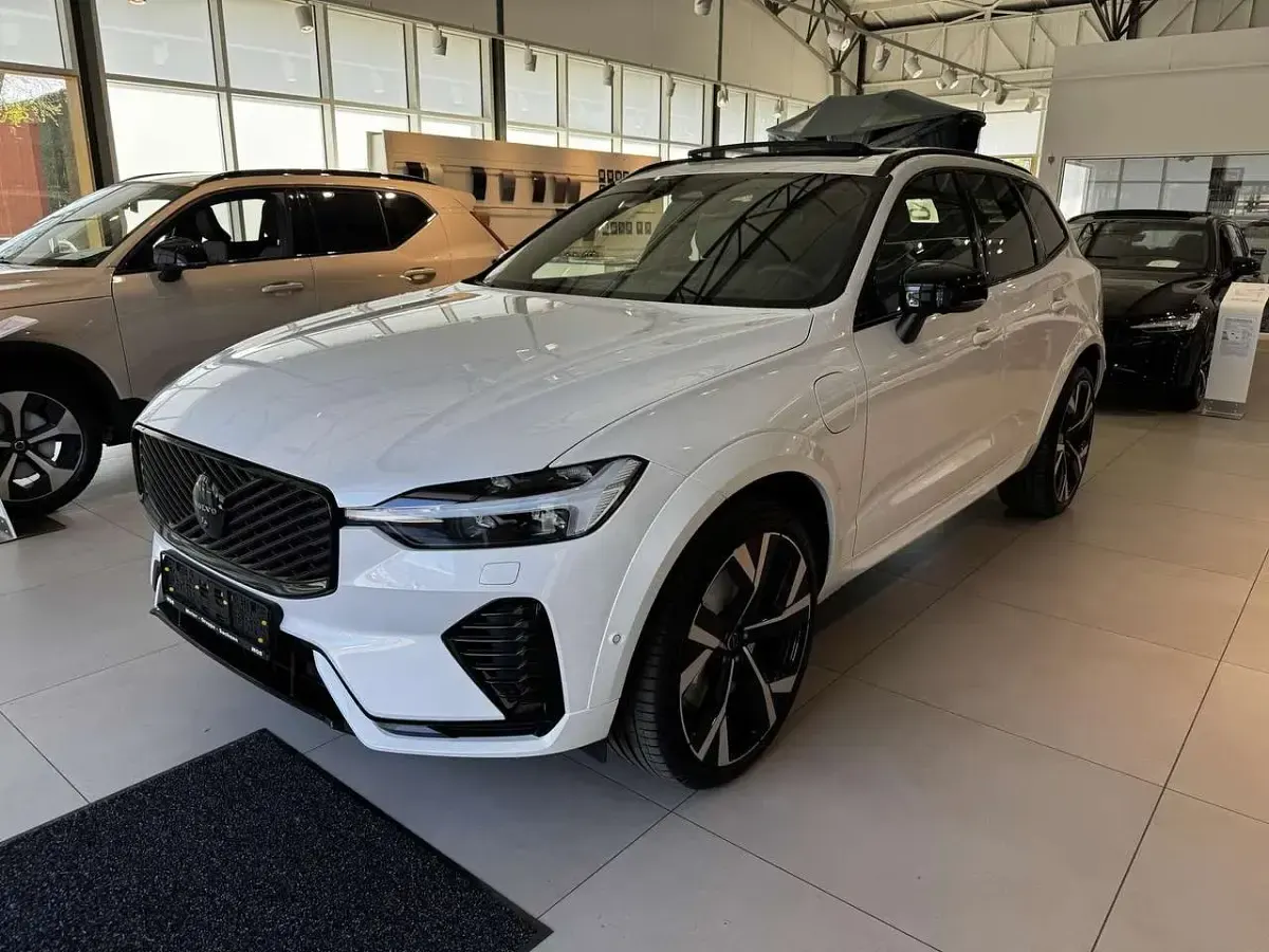 Neu Volvo XC60 Ultra 310 PS (228 kW) 2026 Crystal white / metallic SUV