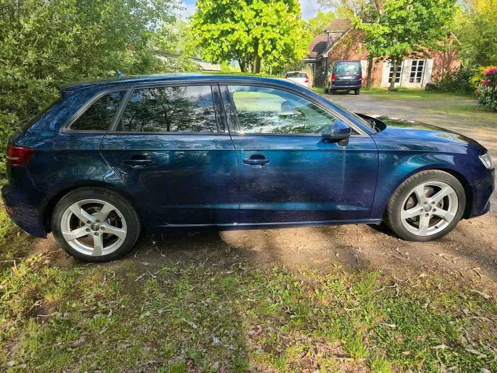 Gebraucht Audi A3 Design 116 PS (85 kW) 2018 Blau Limousine