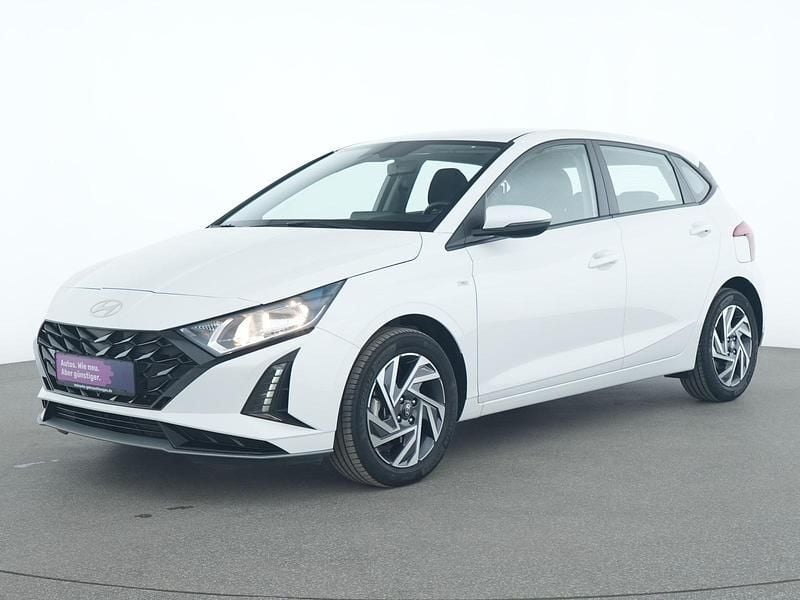 Gebraucht Hyundai i20 101 PS (74 kW) 2024 Atlas white Kleinwagen