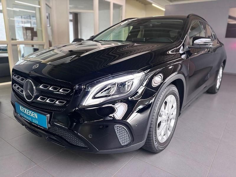 Schwarz Gebraucht 2018 Mercedes GLA220 SUV | 21.490 € (Fairer Preis) - Bild 1/4