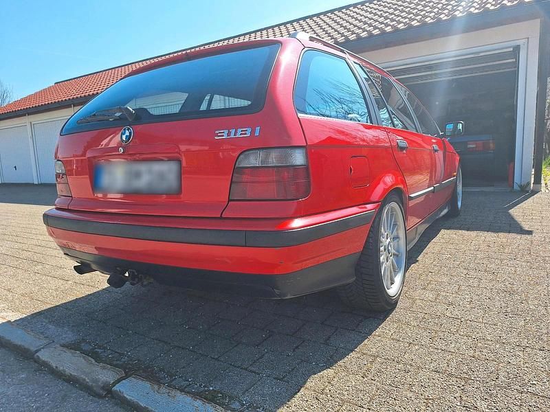 Używany BMW 318 116 KM (85 kW) 1997 Czerwony Kombi