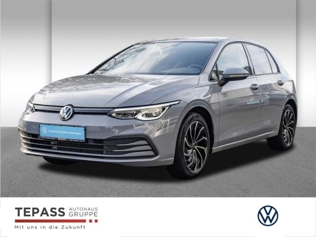 Grau Gebraucht 2020 VW Golf VIII Life Limousine | 19.790 € (Etwas zu teuer) - Bild 1/4