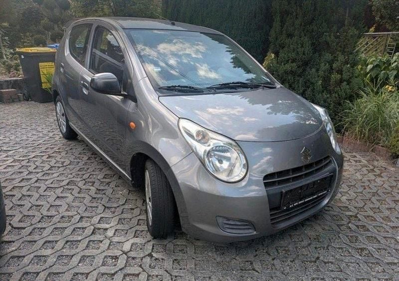Grau Gebraucht 2013 Suzuki Alto Basic Kleinwagen | 2.100 € (Guter Preis) - Bild 1/4
