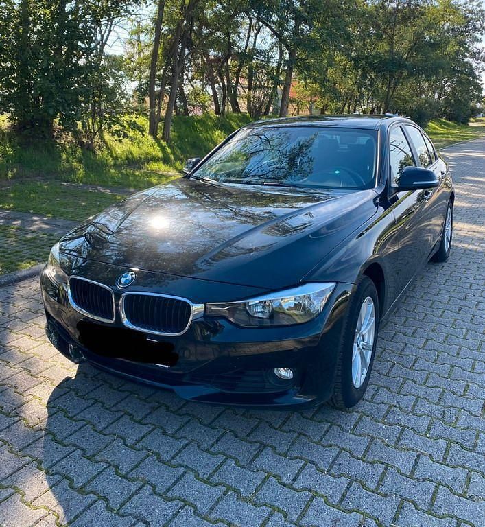 Schwarz Gebraucht 2013 BMW 320 Limousine | 14.999 € (Fairer Preis) - Bild 1/4