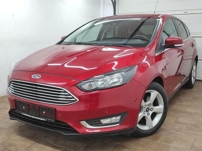 Second-hand Ford Focus 125 CP (91 kW) 2016 Roșu Hatchback