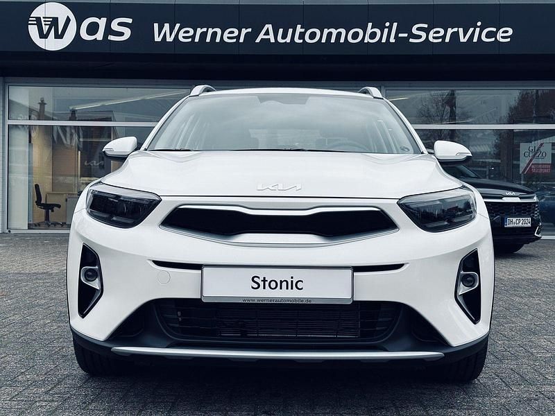 Weiß Gebraucht 2025 Kia Stonic Vision SUV | 17.970 € (Superpreis) - Bild 1/4