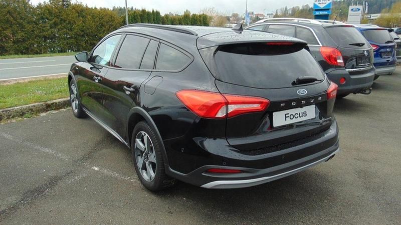 Gebraucht Ford Focus Active 125 PS (91 kW) 2020 Schwarz Limousine