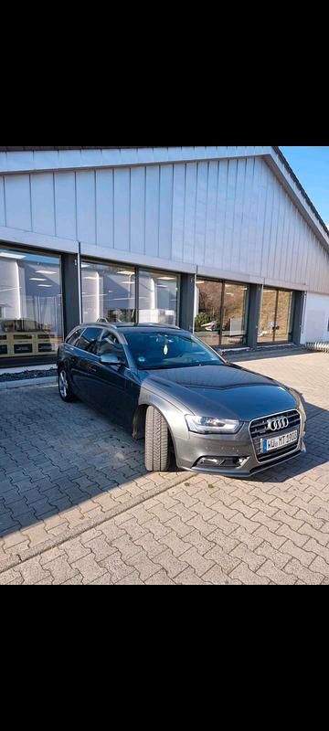 Grau Gebraucht 2012 Audi A4 Kombi | 9.800 € (Teuer) - Bild 1/4