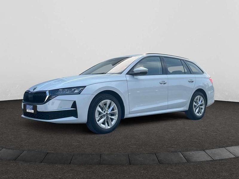 Weiß Gebraucht 2025 Skoda Octavia Selection Kombi | 32.990 € (Superpreis) - Bild 1/4