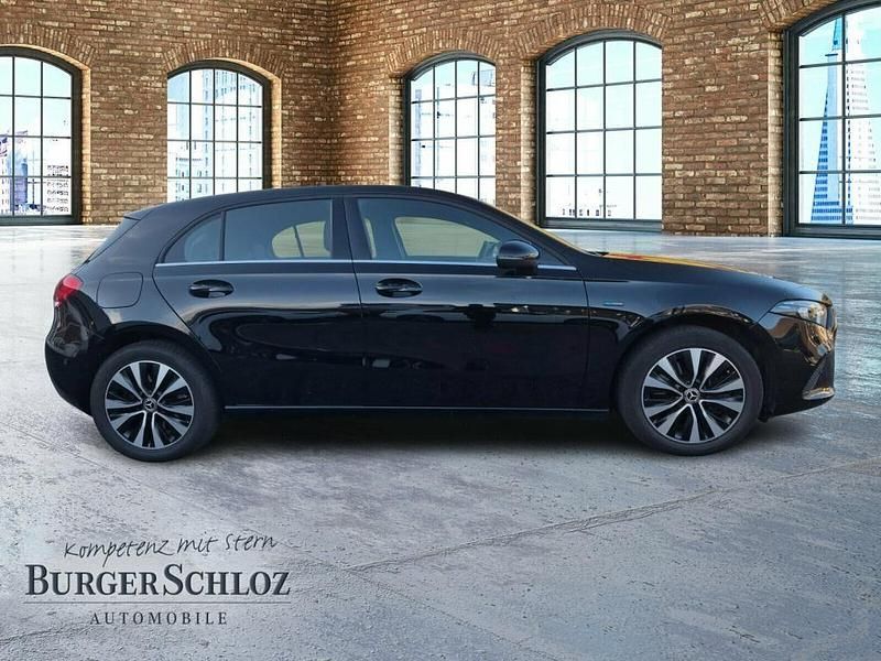 Gebraucht Mercedes A250 160 PS (117 kW) 2020 Unilack nachtschwarz Limousine