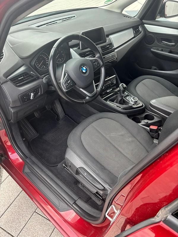 Gebraucht BMW 218 Active Tourer 136 PS (100 kW) 2016 Rot Van / Kleinbus