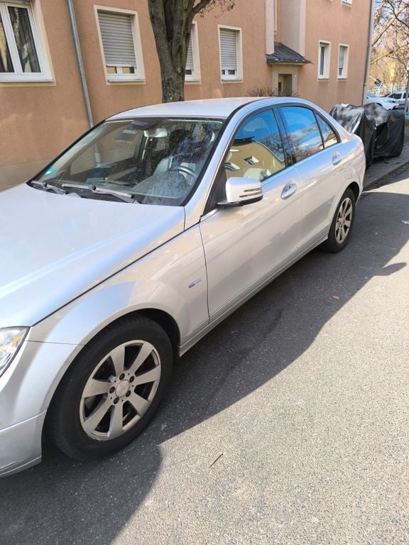 Gebraucht Mercedes C180 156 PS (114 kW) 2010 Silber Limousine