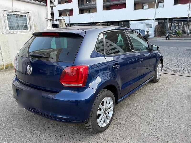 Gebraucht VW Polo 60 PS (44 kW) 2011 Blau Kleinwagen
