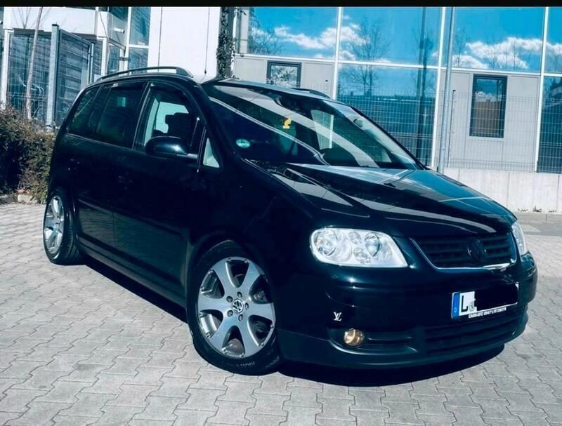 Schwarz Gebraucht 2010 VW Touran Van / Kleinbus | 4.000 € (Superpreis) - Bild 1/4
