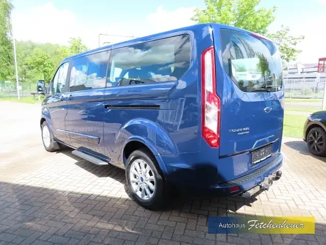 Gebraucht Ford Tourneo 185 PS (136 kW) 2022 Blau Van / Kleinbus