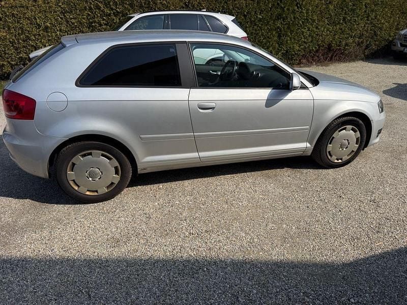Second-hand Audi A3 Attraction 90 CP (66 kW) 2010 Argintiu Hatchback