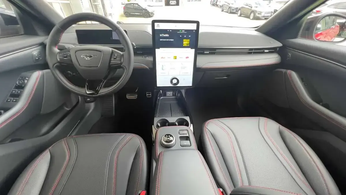 Gebraucht Ford Mustang Mach-E 197 kW (269 PS) 2022 Lucidrot SUV