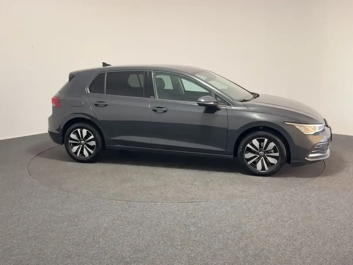 Gebraucht VW Golf VIII Move 96 PS (70 kW) 2024 Grau Limousine