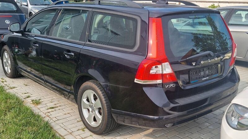 Schwarz Gebraucht 2007 Volvo V70 Momentum Kombi | 5.290 € (Etwas zu teuer) - Bild 1/4