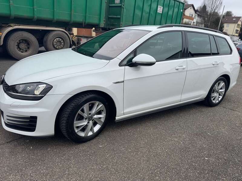 Pure white Gebraucht 2016 VW Golf VII GTD Kombi | 15.495 € (Fairer Preis) - Bild 1/4