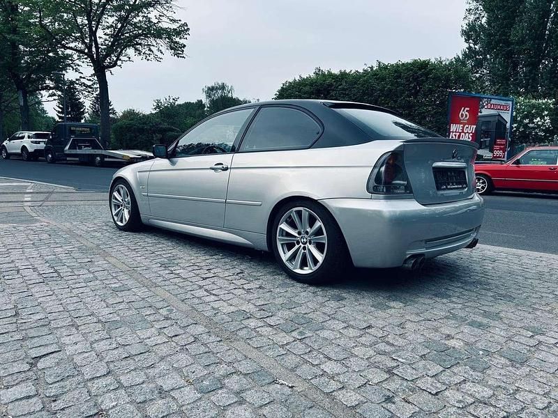 Gebraucht BMW 325 192 PS (141 kW) 2001 Titansilber metallic Kleinwagen