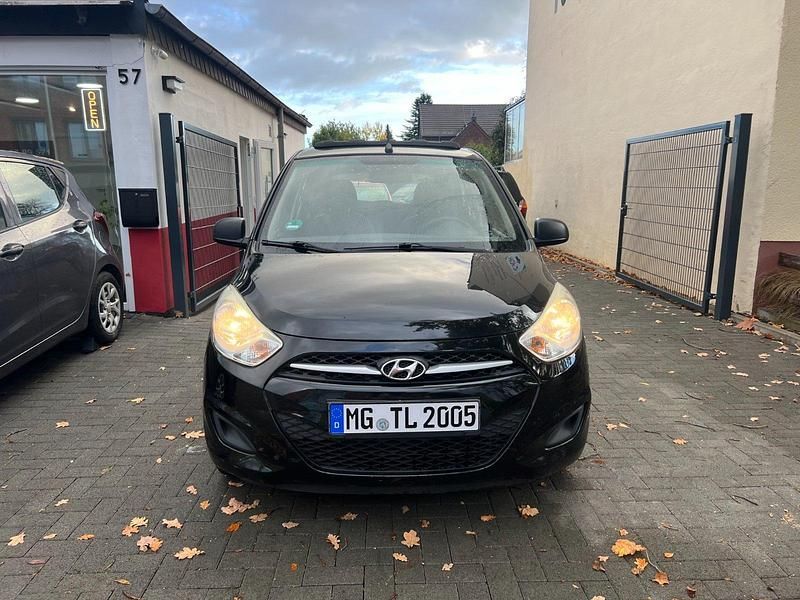 Gebraucht Hyundai i10 69 PS (50 kW) 2011 Schwarz Kleinwagen