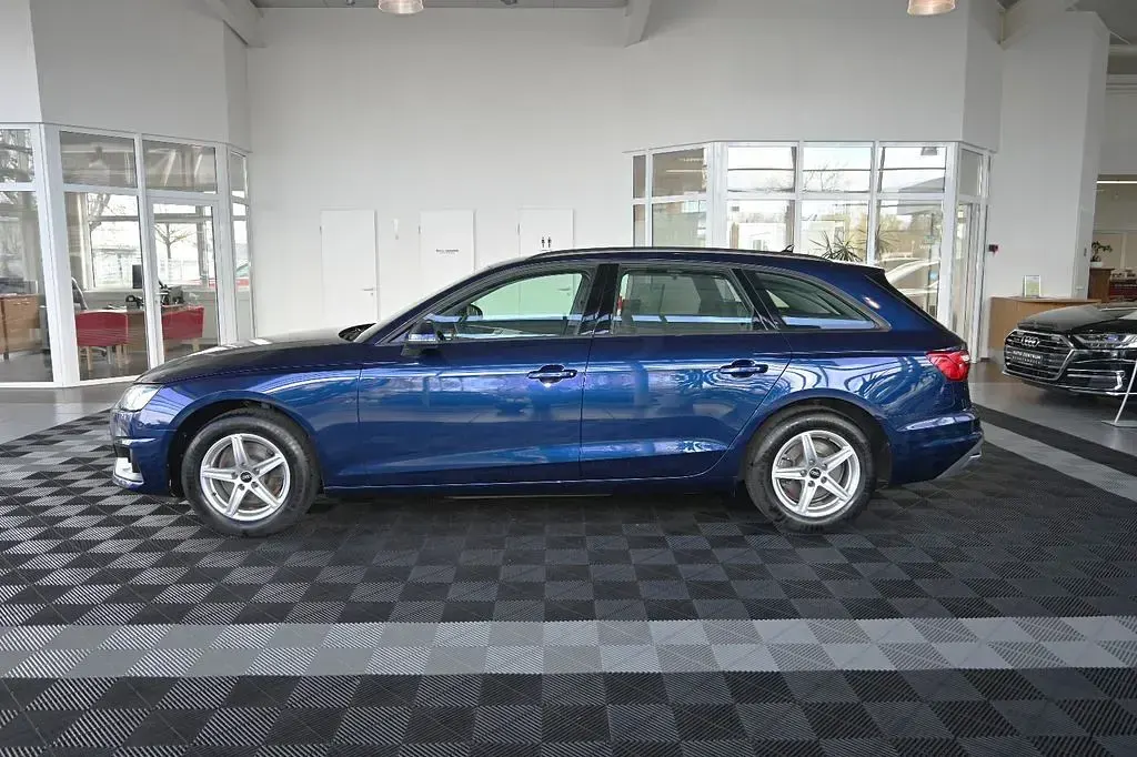 Używany Audi A4 163 KM (119 kW) 2022 Niebieski Kombi