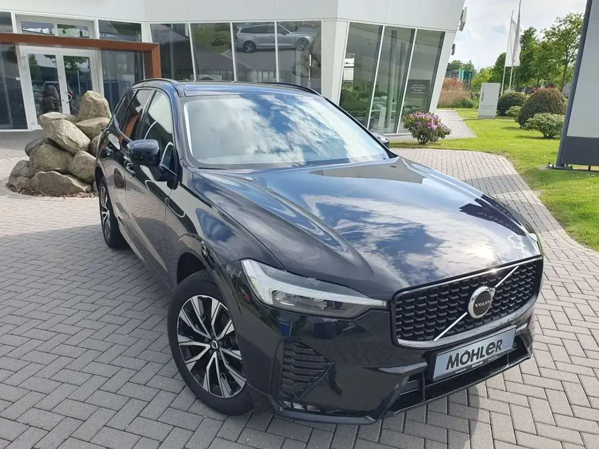 Gebraucht Volvo XC60 Plus 197 PS (144 kW) 2024 Onyx black metallic SUV