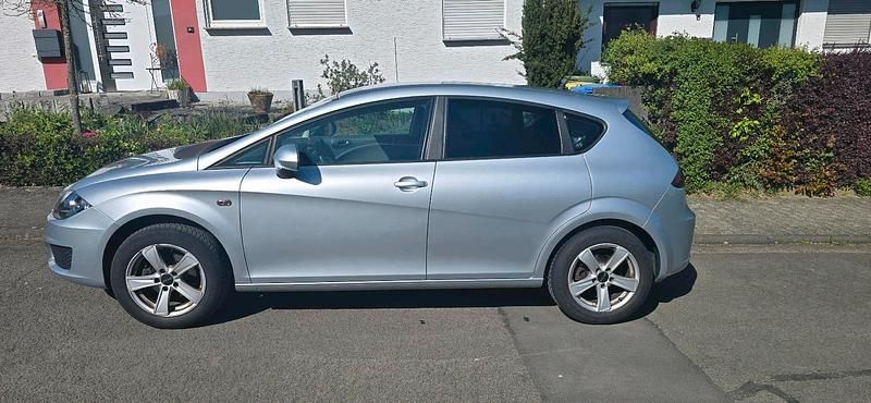 Second-hand Seat Leon 102 CP (75 kW) 2010 Argintiu Hatchback