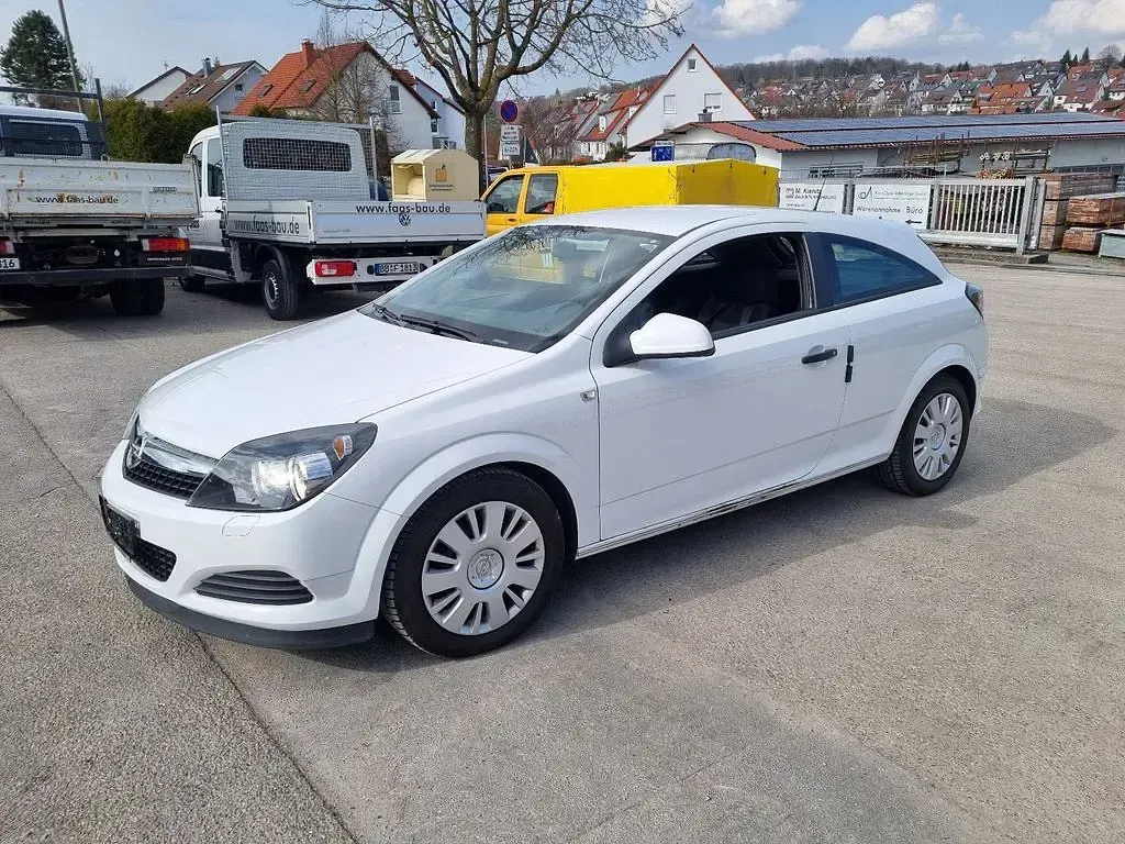 Gebraucht Opel Astra GTC Selection 90 PS (66 kW) 2010 Weiß Coupé