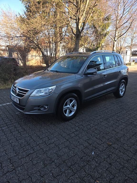 Grau Gebraucht 2008 VW Tiguan Trendline SUV | 8.150 € (Fairer Preis) - Bild 1/4