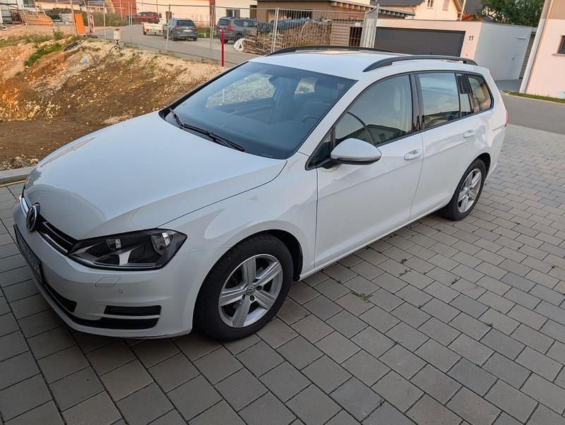 Gebraucht VW Golf VII Comfortline 110 PS (80 kW) 2015 Weiß Kombi