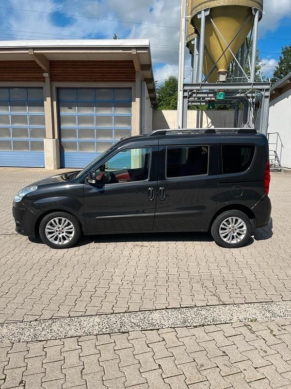 Gebraucht Fiat Doblò 105 PS (77 kW) 2011 Schwarz Van / Kleinbus