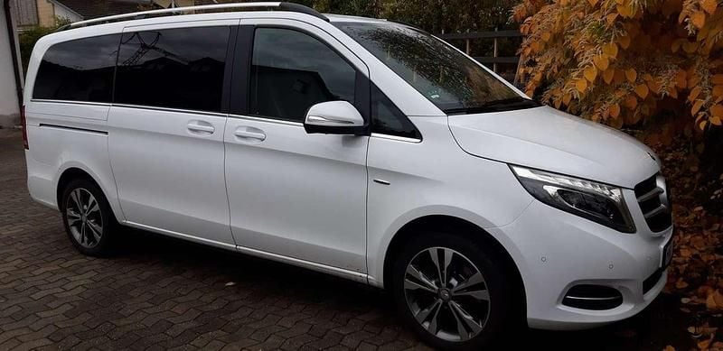 Weiß Gebraucht 2016 Mercedes V250 Avantgarde Van / Kleinbus | 40.000 € (Etwas zu teuer) - Bild 1/4