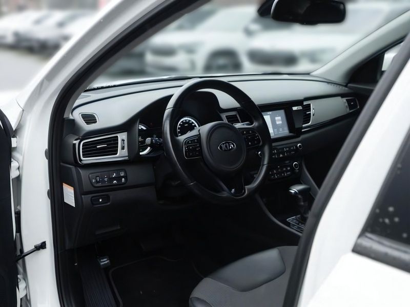 Gebraucht Kia Niro Vision 141 PS (103 kW) 2019 Weiß SUV