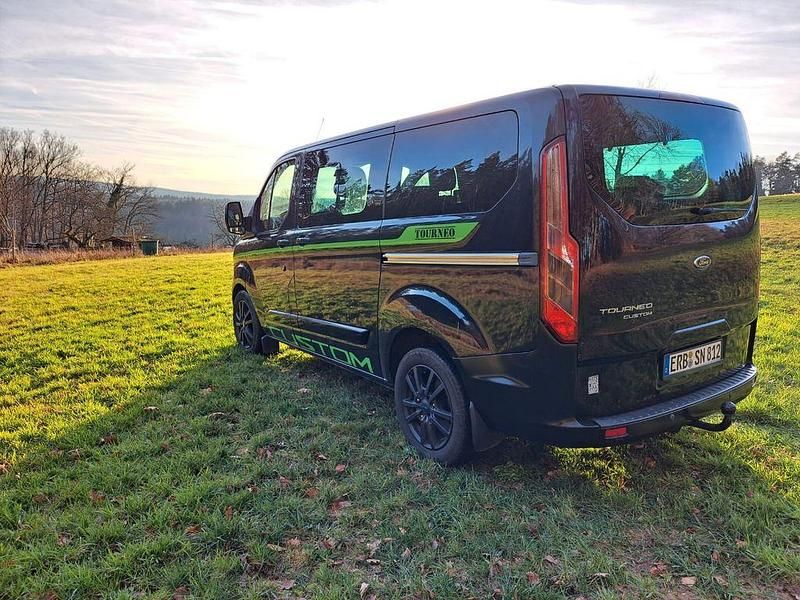 Gebraucht Ford Tourneo 125 PS (91 kW) 2013 Schwarz Van / Kleinbus