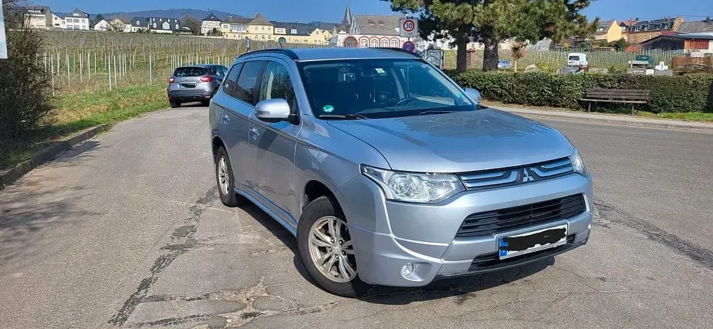 Gebraucht Mitsubishi Outlander Invite 150 PS (110 kW) 2013 Silber SUV